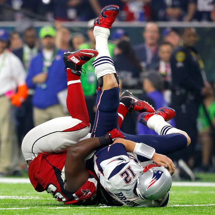 HOUSTON, TX - FEBRUARY 05: Tom Brady #12 of the New England Patriots is sacked by Grady Jarrett #97 of the Atlanta Falcons during the fourth quarter during Super Bowl 51 at NRG Stadium on February 5, 2017 in Houston, Texas.   Kevin C. Cox/Getty Images/AFP (Photo by Kevin C. Cox / GETTY IMAGES NORTH AMERICA / Getty Images via AFP)