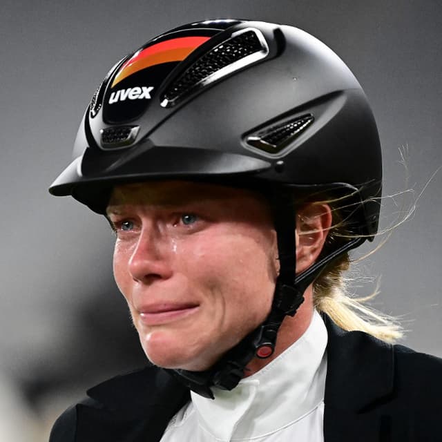 Germany's Annika Schleu cries in the women's individual riding show jumping modern pentathlon during the Tokyo 2020 Olympic Games at the Tokyo Stadium in Tokyo on August 6, 2021. (Photo by Pedro PARDO / AFP)
