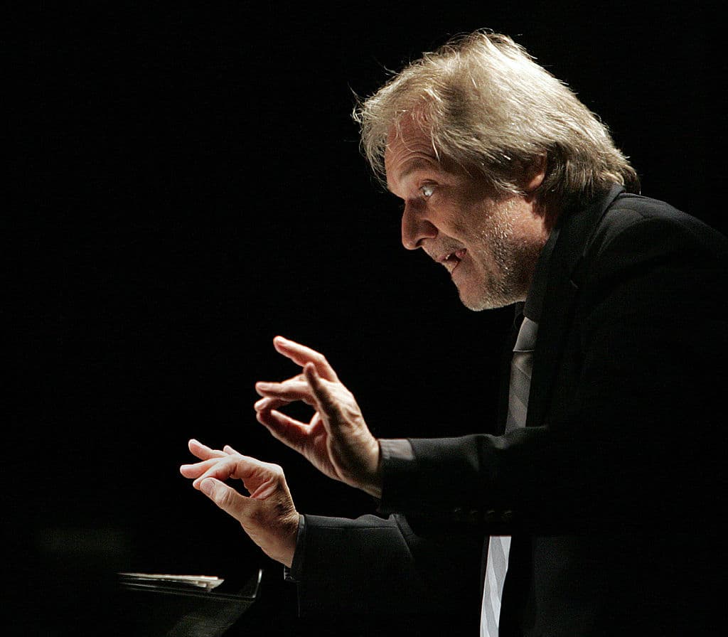 Conductor Peter Eotvos during Stravinskys Les Noces performance at the The Ojai Music Festival, Friday night June 8, 2007. The 61st annual music festival runs June 710 in Ojai's Libbey Bowl.  (Photo by Spencer Weiner/Los Angeles Times via Getty Images)