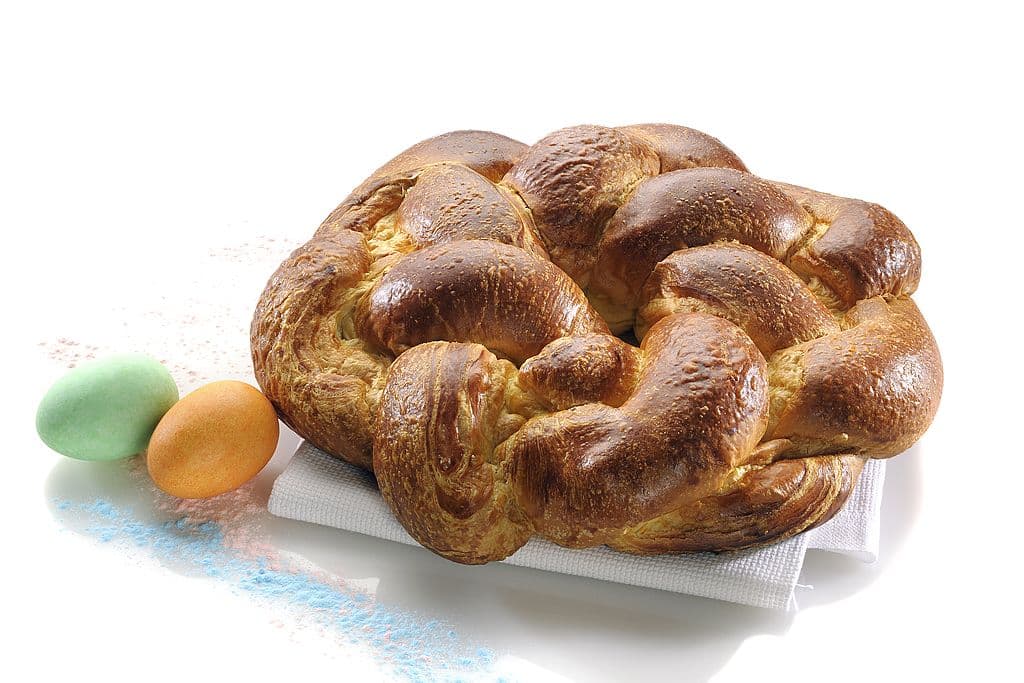 ITALY - FEBRUARY 04: Braided Easter bread, South Tyrol, Italy. (Photo by DeAgostini/Getty Images)