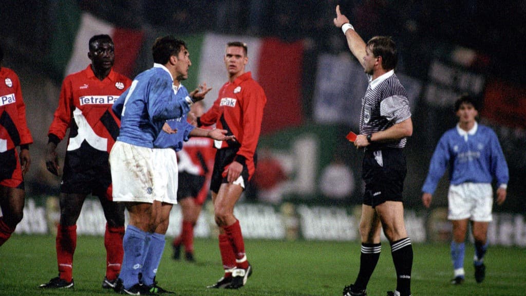 Futballbírók a szűk világelitből