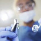 Lenyelt műszer, égő vatta, meggyilkolt fogorvos – helyzetek, amiket nem akarunk átélni, ha fogorvosnál járunk