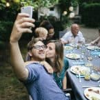 Csajom, csávóm, férjem és feleségem – hogyan hívjuk a párunkat mások előtt?