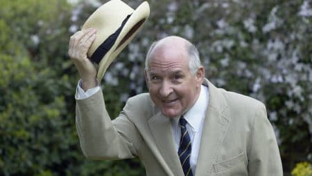 Alászolgája, Kis kezit csókolom, Tiszteletem! – a legmodorosabb köszönések