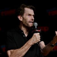 NEW YORK, NEW YORK - OCTOBER 06: Kevin Conroy speaks on stage during Batman Beyond 20th Anniversary at New York Comic Con 2019 Day 4 at Jacob K. Javits Convention Center on October 06, 2019 in New York City.   Craig Barritt/Getty Images for ReedPOP /AFP (Photo by Craig Barritt / GETTY IMAGES NORTH AMERICA / Getty Images via AFP)