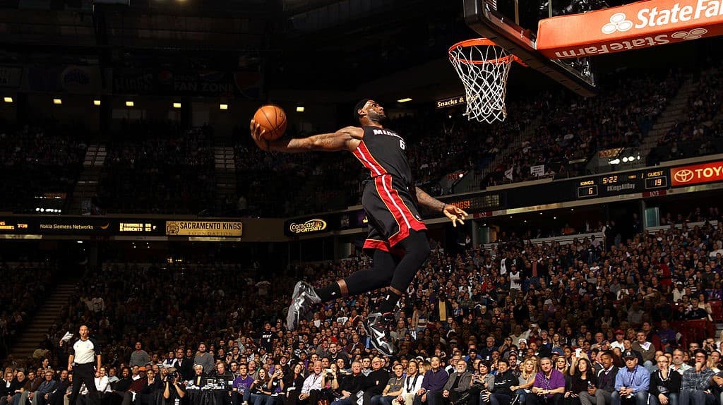 LeBron, O’Neal, Irving – az NBA történetének legemlékezetesebb zsákolásai