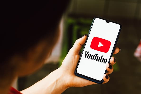 BRAZIL - 2021/09/28: In this photo illustration the YouTube logo seen displayed on a smartphone. (Photo Illustration by Rafael Henrique/SOPA Images/LightRocket via Getty Images)