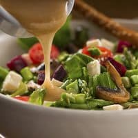 Organic green salad with lettuce, asparragus, beets, tomato,mushroom, fresh white cheese and vinaigrette dressing.