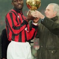 MILAN - JANUARY 5:  George Weah of AC Milan is presented the 'European Footballer of the Year' award before the Serie A match between AC Milan and Sampdoria held on January 5, 1996 at the San Siro, in Milan, Italy. AC Milan won the match 3-0. (Photo by Claudio Villa/ Grazia Neri/Getty Images)