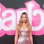 Valentinótól a görkoris szerkóig – Margot Robbie legjobb Barbie-szettjei