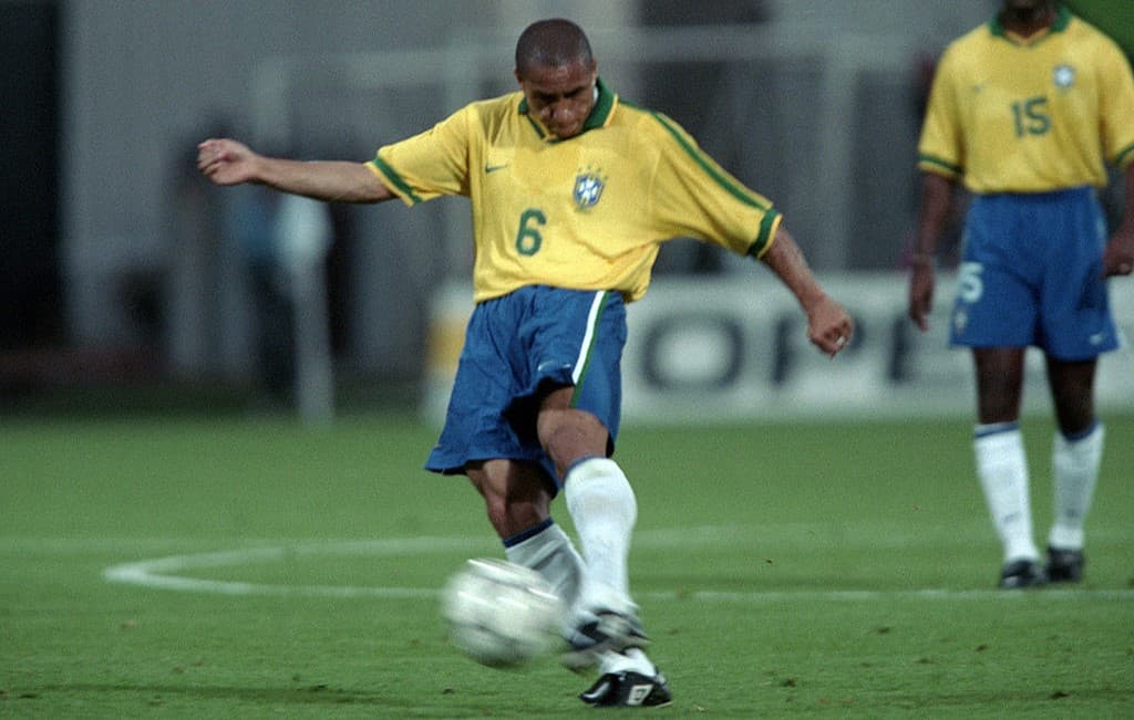 Carlos kiflije, Beckham csavarása, Ronaldinho emelése – a legemlékezetesebb szabadrúgásgólok