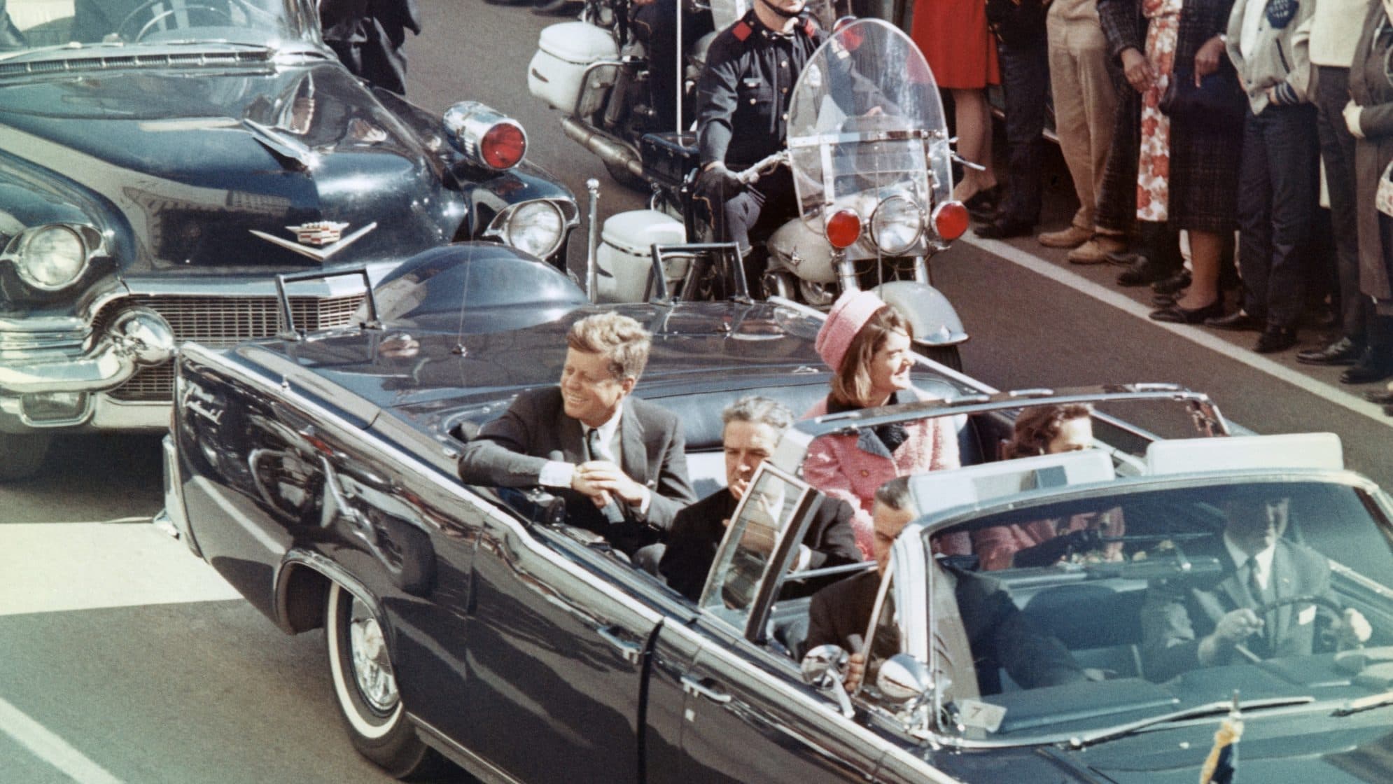 Összeesküvés volt? Mi lett volna, ha nincs az elnökön hátmerevítő? – 60 éve történt a Kennedy-gyilkosság