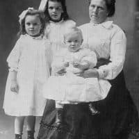 Suspected murderer Belle Gunness with her children Lucy Sorensen, Myrtle Sorensen and Philip Gunness in 1904. Gunness is suspected of killing up to 15 men for their insurance. The children died in a house fire in La Porte, Indiana in 1908 but it is uncertain if the body of a woman found in the fire was Belle Gunness.